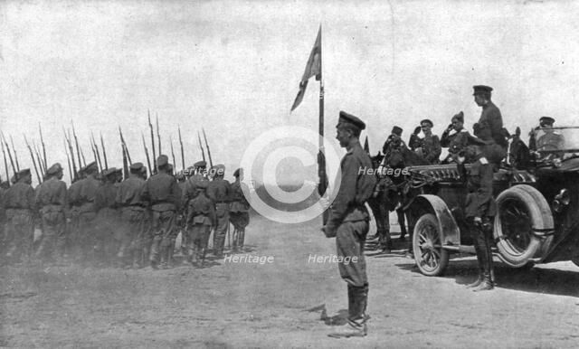 'Les Soubresauts de la Russie; Avant l'offensive russe de juillet 1917: des troupes defilent...1917. Creator: Unknown.