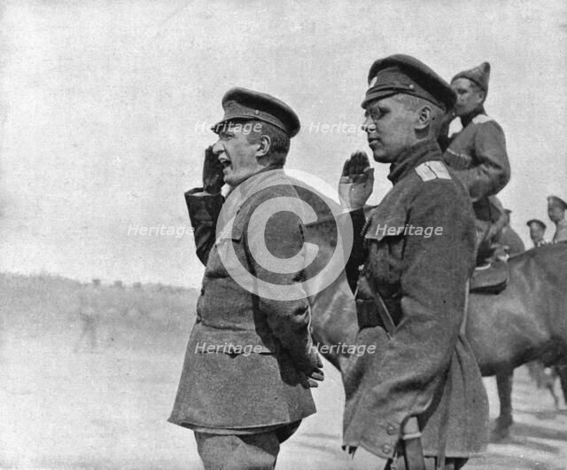 'Les Soubresauts de la Russie; Kerensky, au cours d'une revue sur le front, repond aux..., 1917. Creator: Unknown.