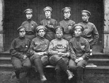 Les Soubresauts de la Russie; L'etat-major du bataillon feminin: au centre, Mme Botchkareva...1917. Creator: Unknown