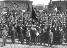 Les Soubresauts de la Russie; Le debut des gardes rouges: une manifestation de la <<milice..., 1917 Creator: Unknown