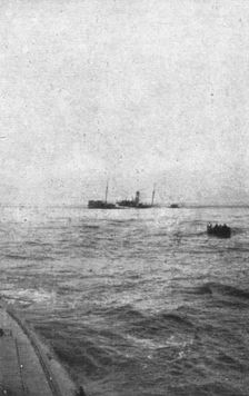 Les sous-marins allemands a l'Oeuvre; Un cargo coule: l'equipage est abandonne dans un canot 1918 Creator: Unknown