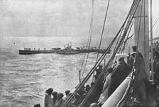 Les sous-marins allemands contre les neutres; Arraisonnement, par un sous-marin..., 1918. Creator: Unknown