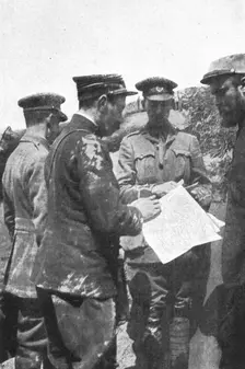 Les specialistes dans la bataille: Pionniers et Sapeurs; La releve des sapeurs francais..., 1916. Creator: Unknown