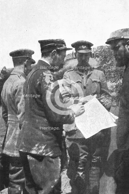 'Les specialistes dans la bataille: Pionniers et Sapeurs; La releve des sapeurs francais..., 1916. Creator: Unknown.
