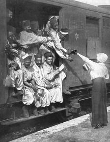 'Les Turcos; Un arret dans une Gare d'un train de Tirailleurs 1914. Creator: Unknown