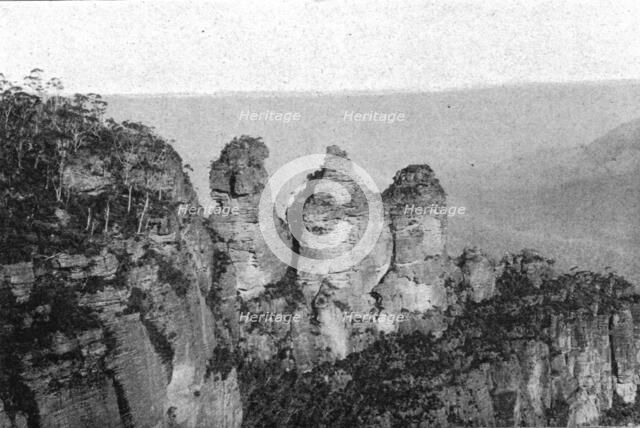 ''Les Trois Soeurs dans les Montagnes Bleues; Les Terres Du Pacifique', 1914. Creator: Unknown.
