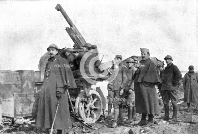 'Les Vainqueurs du Zeppelin de Rivigny; Le personnel de la section d'autos-canons, don’t un coup heu Creator: Unknown.