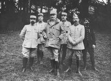 'Les Vainqueurs; Le general Passaga entoure de son etat-major, au retour de la prise d'Hardaumont. Creator: Rettet