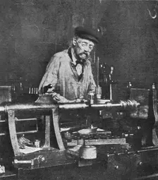 Les vaillan s de l'Interieur; L'ouvrier tourneur Narcisse Magot, age de 80 ans, travaillant..., 191 Creator: Unknown