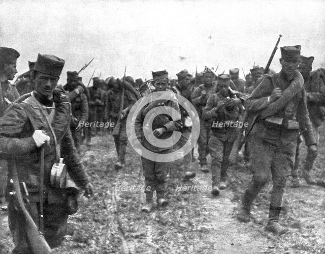 'Les Vengeurs; les jeunes recrues serbes venues combler les vides de l'armee', 1914. Creator: Unknown.