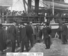 Les vepres Atheniennes; le depart des ministres ennemis d'Athenes : photographie..., 1916. Creator: Unknown