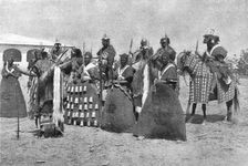 L'escorte du lamido Rey Bouba, le plus grand roi noir du Cameroun et l'un des meilleurs..., 1916. Creator: Unknown