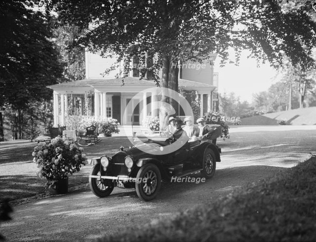 Leslie, Margeurite, and friends, in automobile, 1917 Aug. 18. Creator: Arnold Genthe.