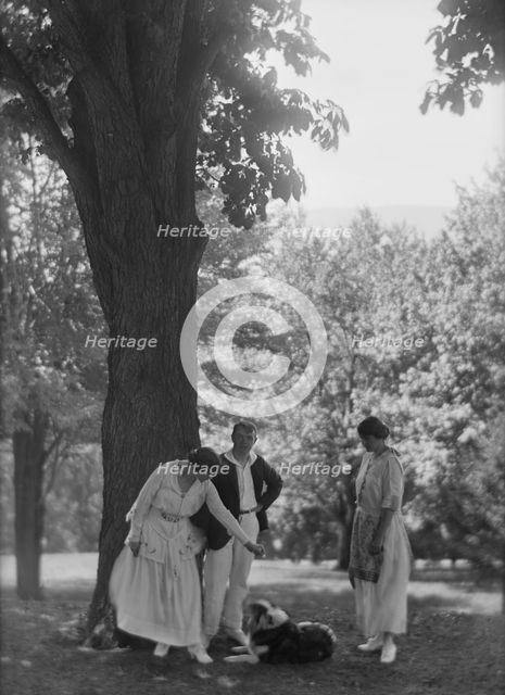 Leslie, Margeurite, and friends, standing under a tree, 1917 Aug. 18. Creator: Arnold Genthe.