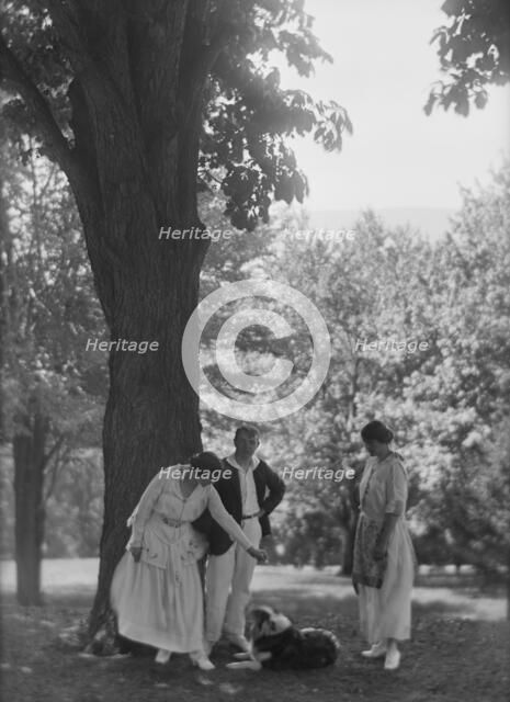 Leslie, Margeurite, and friends, standing under a tree, 1917 Aug. 18. Creator: Arnold Genthe.