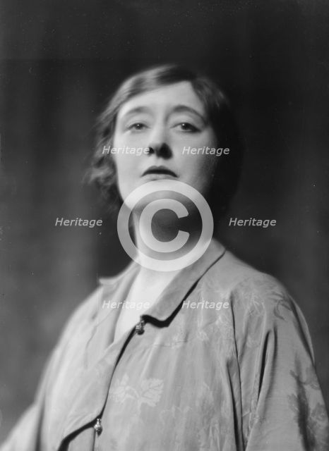 Leslie, Maude, Miss, portrait photograph, 1915 Apr. 6. Creator: Arnold Genthe.