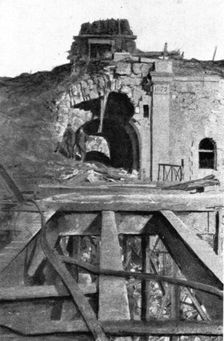 'L'Heroique Defense de Troyon; L'etat de la meme entrée a la fin du bombardement 1914. Creator: Unknown