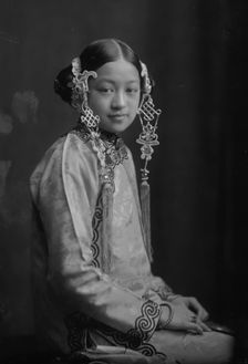 Little Minnie, portrait photograph, 1911 Jan. 7. Creator: Arnold Genthe