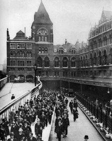 Liverpool Street Station at nine o'clock in the morning, London, 1926-1927