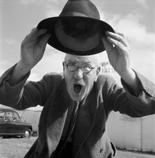 Livestock photographer Charlie Ward, Blackpool, 1954. Artist: John Gay