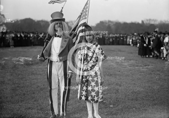 Liberty Loan Crowds, 1917. Creator: Harris & Ewing.