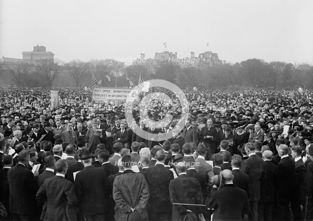 Liberty Loan Crowds, 1917. Creator: Harris & Ewing.