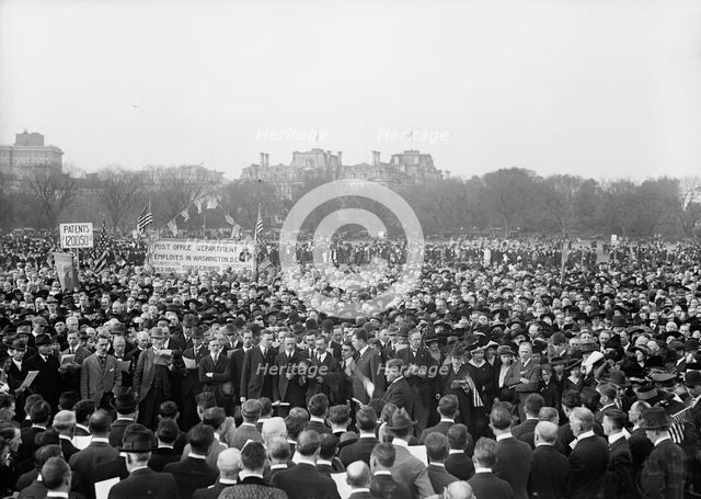 Liberty Loan Crowds, 1917. Creator: Harris & Ewing.