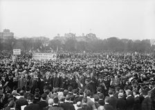 Liberty Loan Crowds, 1917. Creator: Harris & Ewing