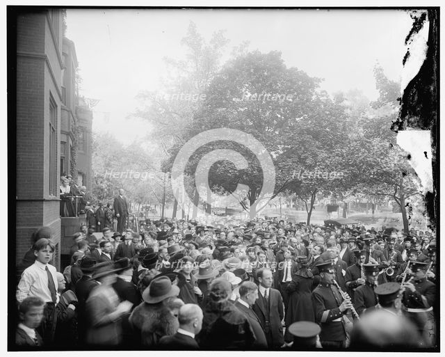 Liberty Loan group, Hotel Gordon, between 1910 and 1920. Creator: Harris & Ewing.