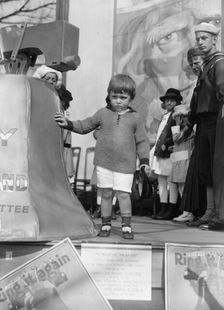 Liberty Loans - Liberty Bell, Replica, 1917. Creator: Harris & Ewing