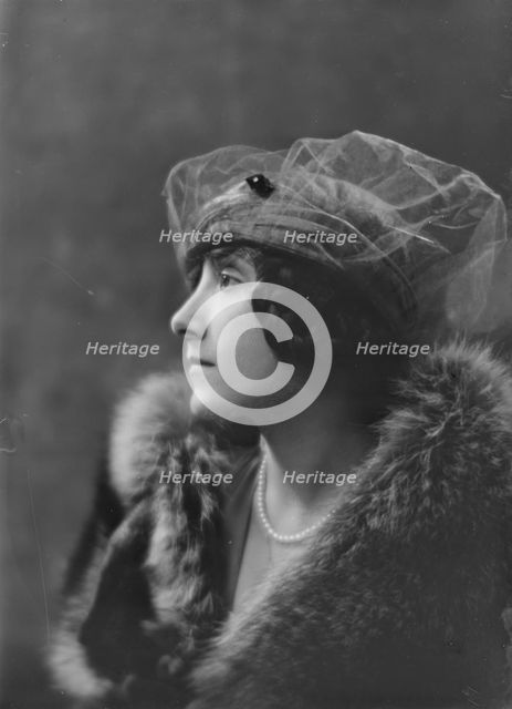 Liebert, M., Miss, portrait photograph, between 1916 and 1927. Creator: Arnold Genthe.