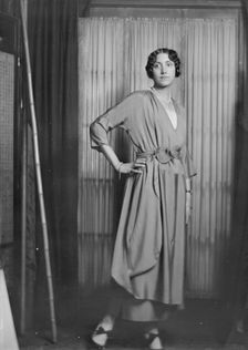 Liebert, M., Miss, portrait photograph, between 1916 and 1927. Creator: Arnold Genthe