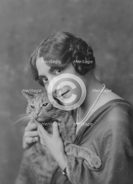 Liebert, M., Miss, with Buzzer the cat, portrait photograph, between 1916 and 1927. Creator: Arnold Genthe.