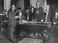 Lieut. Bell, R.N.R., captain of the Thordis, being presented by the Lord Mayor of London with the r