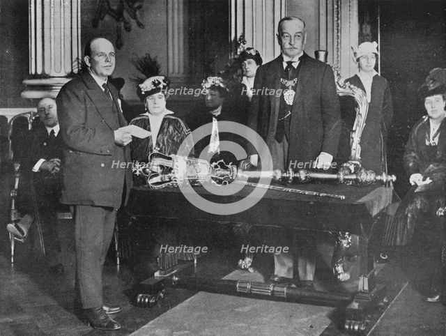 'Lieut. Bell, R.N.R., captain of the Thordis, being presented by the Lord Mayor of London with the r Artist: Unknown.