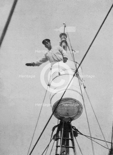 'Lieutenant Evans in the Crow's Nest', c1910–1913, (1913). Artist: Herbert Ponting.