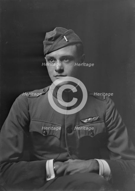 Lieutenant Gibson, portrait photograph, 1918 Nov. 5. Creator: Arnold Genthe.