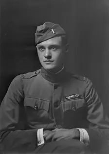 Lieutenant Gibson, portrait photograph, 1918 Nov. 5. Creator: Arnold Genthe