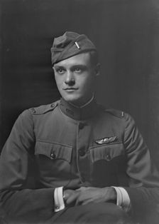 Lieutenant Gibson, portrait photograph, 1918 Nov. 5. Creator: Arnold Genthe