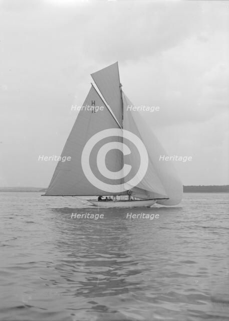 Light winds for the 8 Metre 'Ventana' (H11) sailing with spinnaker, 1912. Creator: Kirk & Sons of Cowes.