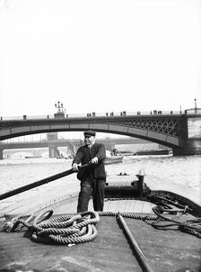 Lighter on the Thames going downstream towards Southwark Bridge, London, c1905