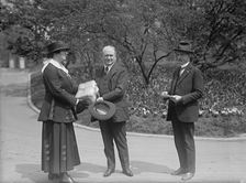 Lillian Cromlein receiving seed from Tumulty, National Emergency War Garden Comm., 1917. Creator: Harris & Ewing