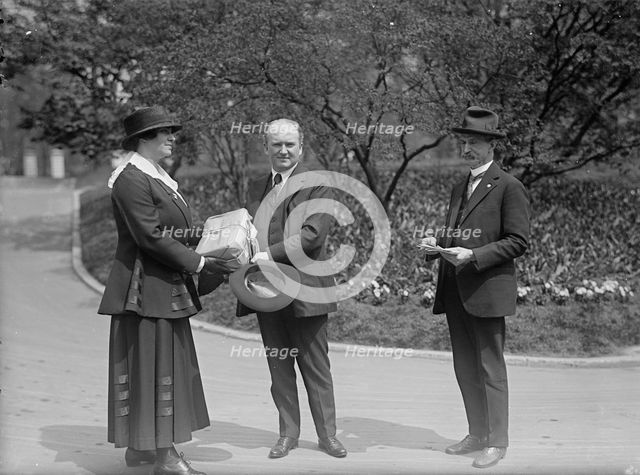 Lillian Cromlein receiving seed from Tumulty, National Emergency War Garden Comm., 1917. Creator: Harris & Ewing.
