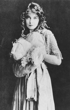 Lillian Gish (1896-1993), American stage and screen actress, 1912