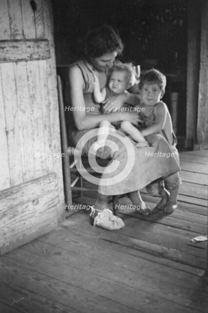 Lily Rogers Fields and children. Hale County, Alabama, 1936. Creator: Walker Evans.