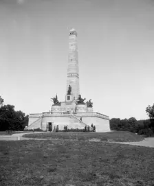 Lincoln Monument, Oak Ridge Cemetery, Springfield, Ill., between 1900 and 1906. Creator: Unknown
