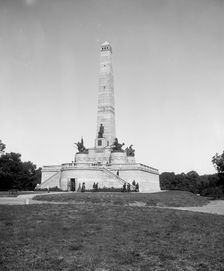 Lincoln Monument, Oak Ridge Cemetery, Springfield, Ill., between 1900 and 1906. Creator: Unknown
