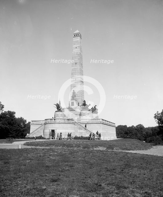 Lincoln Monument, Oak Ridge Cemetery, Springfield, Ill., between 1900 and 1906. Creator: Unknown.