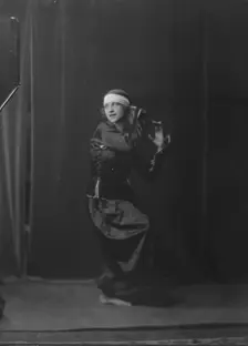 Lindahl, Isurn, Miss, 1916 Oct. 31. Creator: Arnold Genthe