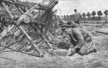 L'instruction de la Nouvelle armee Belge; L'entrainement de la Nouvelle armee Belge..., 1916. Creator: Unknown